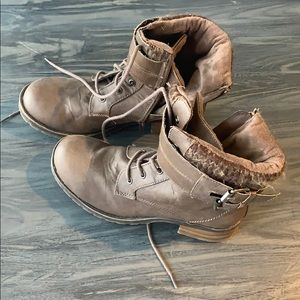 Boots size 7